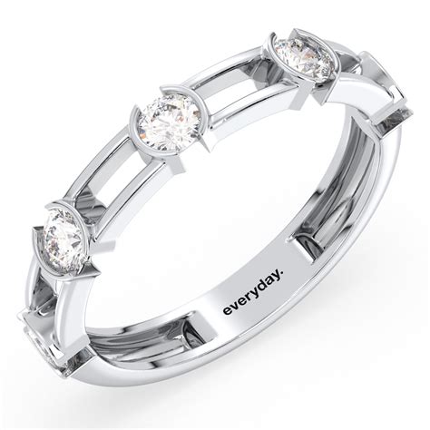 CLARETTE LAB GROWN DIAMOND STATION RING WITH A TWIST SHANK, GOLD – Everyday