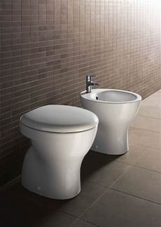 vaso bagno sanitari bagno in ceramica bianchi sospesi o a terra ba vaso bagno sanitari bagno in ceramica bianchi sospesi o a terra ba