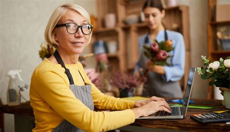 Image of Business Owner during Pandemic 的图像结果