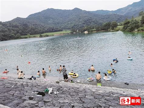 九江监管部门定期查游泳池水质 让市民游得安心凤凰网江西_凤凰网