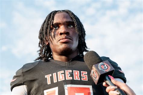 Steady Droppin Dimes - Bryce Underwood's QB coach on his staying at Michigan; UM Bball STILL no. 1