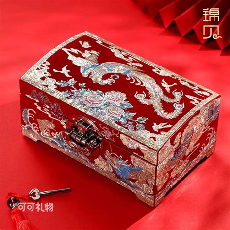 订婚要些什么礼物最新素材