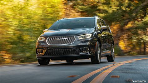 Chrysler Pacifica | 2021MY Pinnacle AWD | Front