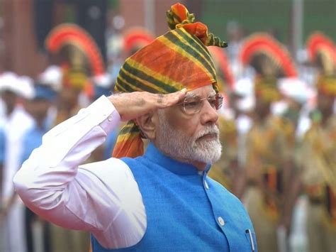 For 78th Independence Day, PM Modi sports vibrant turban with lehariya ...