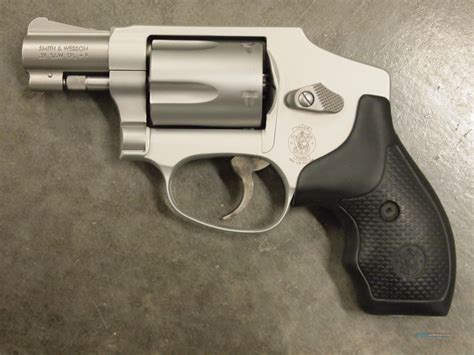 S&W Model 642 (Airweight) DA Revolver