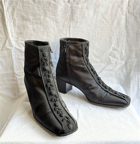 PRADA “Black×Leather” Flower motif Short Boots | CARBOOTS