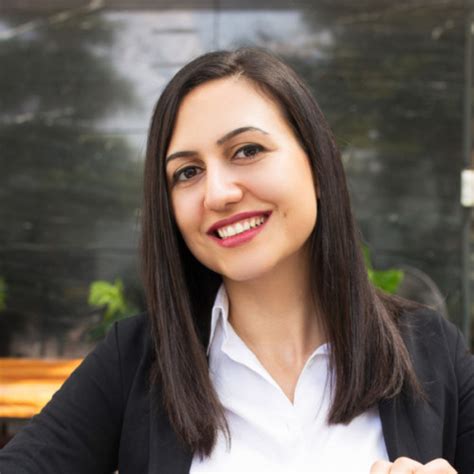 Chloe - Guitar teacher - ₹2529/h