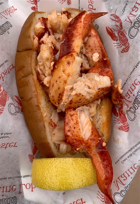 [I Ate] Connecticut-Style Lobster Roll : r/food