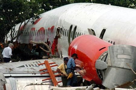印尼官方:失事客机在撞击后解体_中国网
