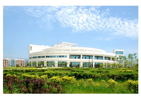 清新美丽的校园-江西应用科技学院