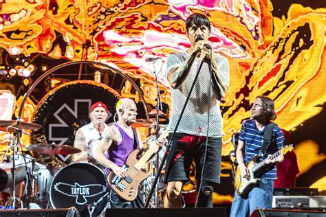 Red Hot Chili Peppers stehen zweimal in einem Jahr an der Spitze der Albumcharts— Rolling Stone