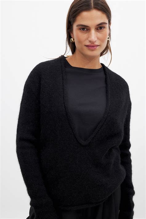 Knitted Deep V-neck Wool Blend Sweater Black | NA-KD