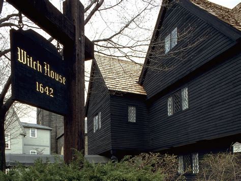 Haunted History: The Best Time to Visit Salem, Massachusetts | Sim Local