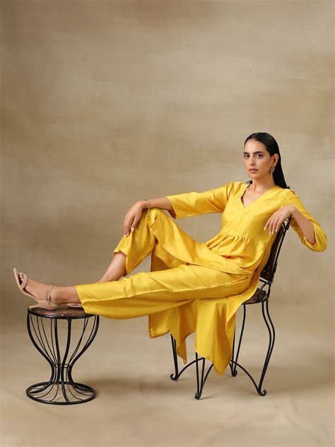 Yellow Textured Silk High Slit Gathered Kurta Set – trueBrowns