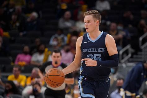 Cavaliers sign former Utah State guard Sam Merrill to multiyear contract