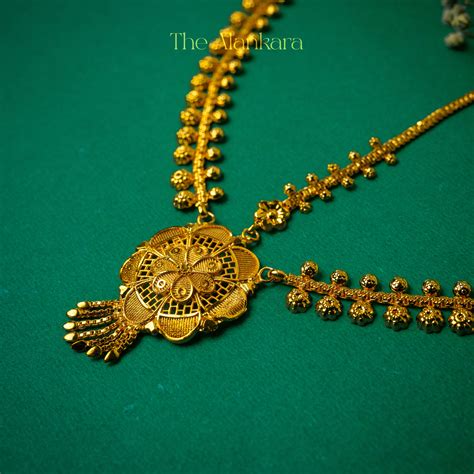 Flower Design Gold Plated Tiara with Chilekata Chain - Mangtika – THE ...