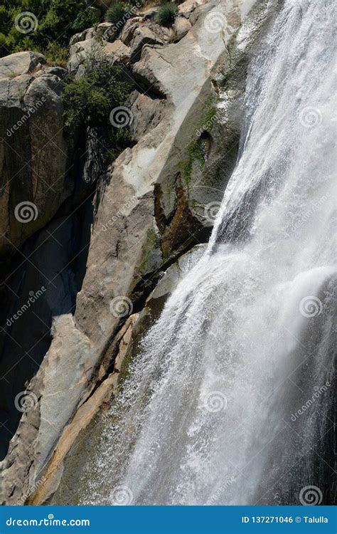 Grizzly Waterfall in Sequoia and Kings Canyon National Park, California ...