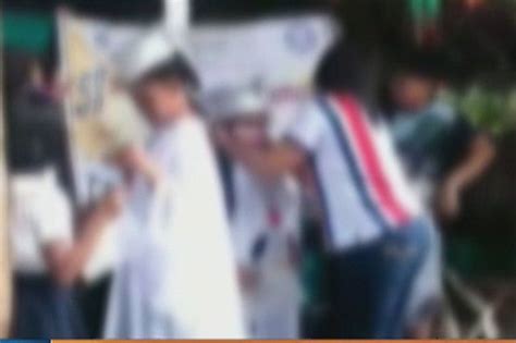 Camarines Norte students nagsalitan ng face mask sa graduation program ...