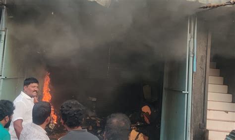 கேளம்பாக்கத்தில் இன்று காலை 2 மாடி ஜவுளிக்கடையில் தீ விபத்து | Tamil ...