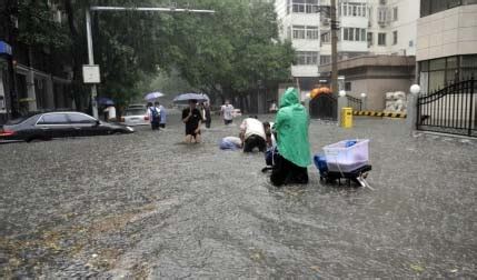 北京暴雨网友实拍：地铁站都被淹了(组图)-搜狐滚动