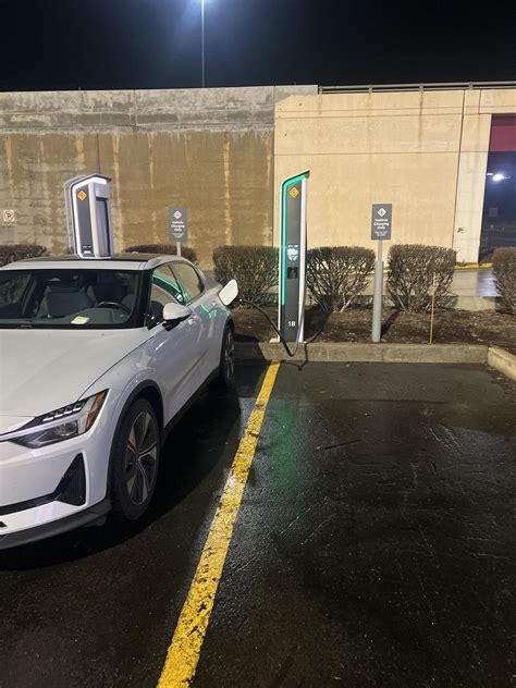 Gateway Travel Plaza (1) | Breezewood, PA | EV Station