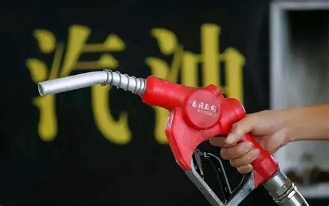 美国汽油多少钱一升(美国民众抱怨，汽油超5美元，太高了！中国和美国油价谁更高？)-财路哥
