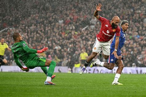 Man Utd and Chelsea make history! Wild Premier League clash sets ...