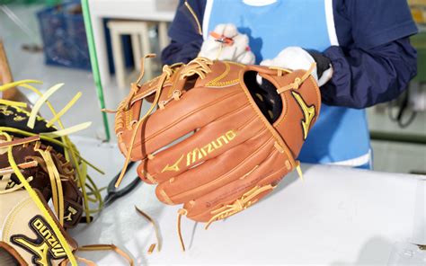 Mizuno Baseball Glove Factory - How It's Made: Baseball Gloves - ESPN