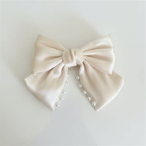 Stunning Pearly Bow Clips (Cream) – Bella Luxe