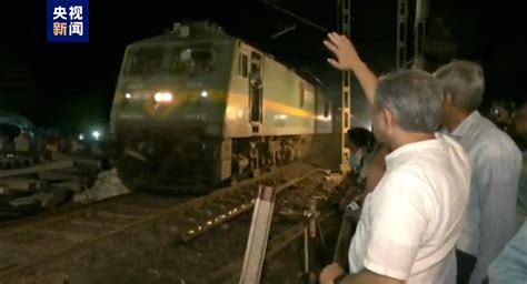 （国际）（2）印度火车相撞死亡人数升至18人 -搜狐新闻