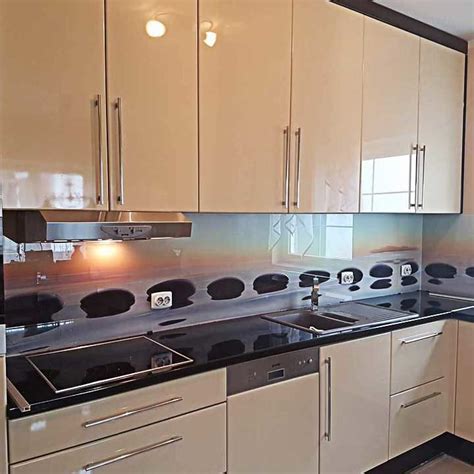 Kaljeno staklo za kuhinje | KUM staklo enterijer | Staklene obloge za ...