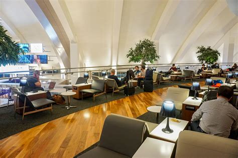 Review: Star Alliance Business-Class Lounge at LAX - The Points Guy