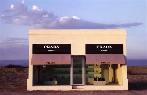 德州90号公路上，有家不做买卖的Prada_艺术