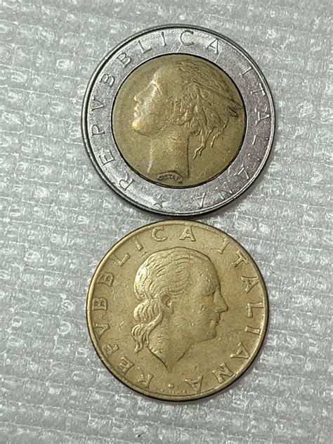 1978 1983 (IT#119) 2(Two) coins Italian L.200 & L.500 Lire Repvbblica ...