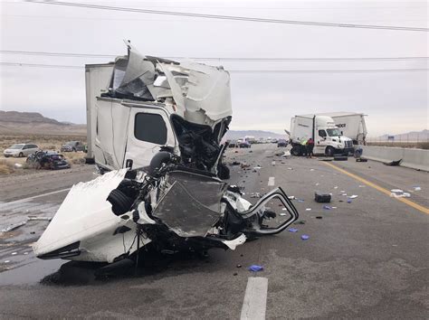 9-vehicle crash closes I-15 southbound near Primm