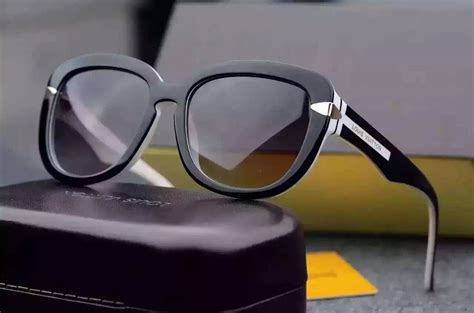 意大利太阳镜货源 LV奢侈品潮流太阳镜 百搭款男女同款太阳眼镜 - 七七奢侈品