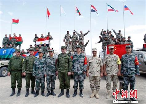 中俄等五国在新疆库尔勒赛区互相交流 互赠问候|库尔勒|军事|新疆_新浪新闻