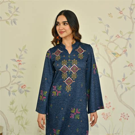 Buy Navy Blue Phulkari Printed Woollen Kurta with Sequins Work | Rustorange