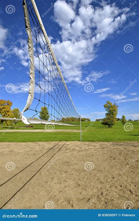 Outdoor volleyball court stock image. Image of twine - 83850097