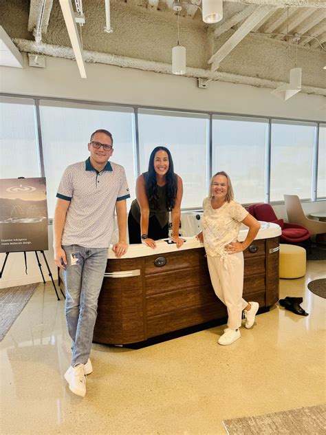 Took advantage of my day in Cali with a visit to my favorite Jacuzzi fam, followed by a ...