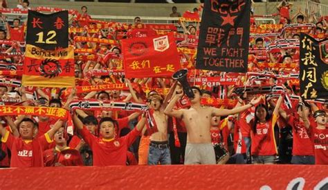 中国球迷以讽刺韩国为乐 但他们球迷的幸福体会不到_国际足球_新浪竞技风暴_新浪网