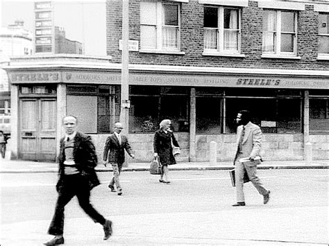 John Smith, The girl chewing gum, 1976, Video monocanal | 11'38” | b/n ...