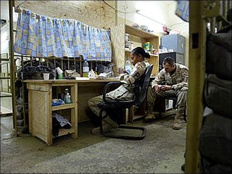 pictures of abu ghraib prisoners 的图像结果