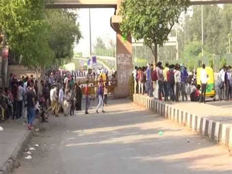 COVID-19: People stranded at Anand Vihar bus terminal amid lockdown in ...
