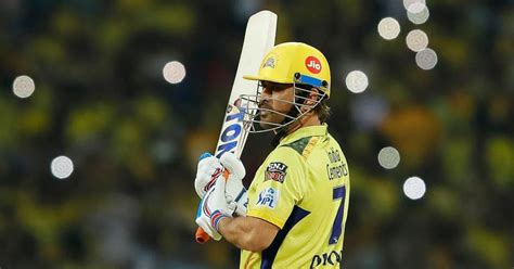 State mates: MS Dhoni and Aaron are both from Jharkhand, but their domestic careers didn't quite ove