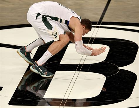 Brook Lopez slapped Nets logo after Bucks' Game 7 win