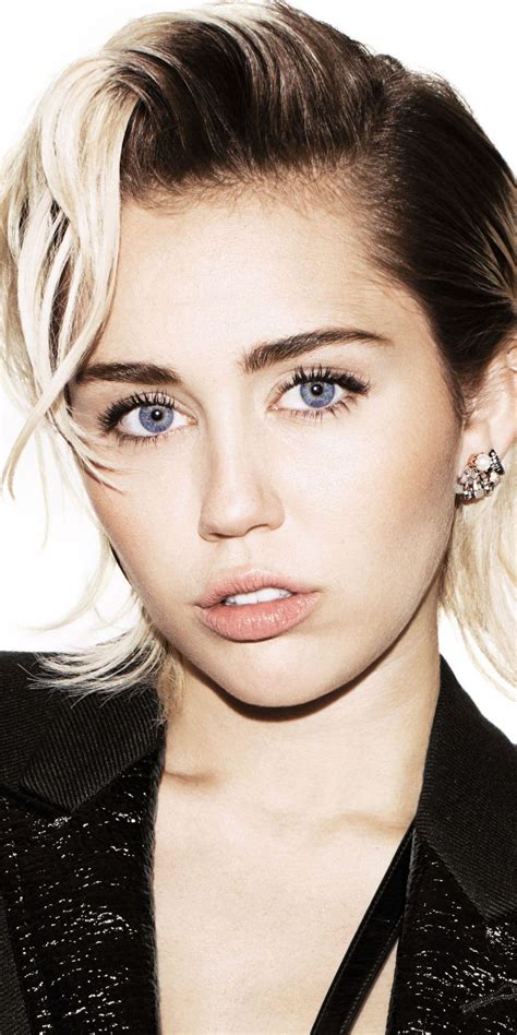 Miley Cyrus Blue Eyes