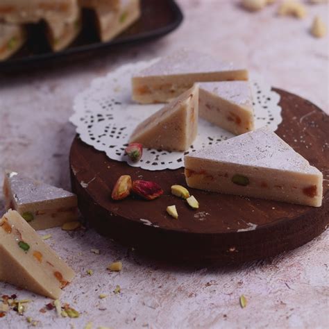 Kaju Pista Sandwich
