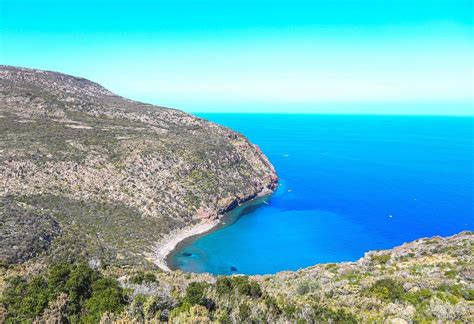 Capraia: L’Isola del Tesoro. Viaggio a piedi guidato a Capraia ...