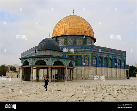 Al aqsa mosque interior hi-res stock photography and images - Alamy